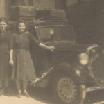 BE 57 Sara e María de Leandra á saída das clases de costura. 1950
